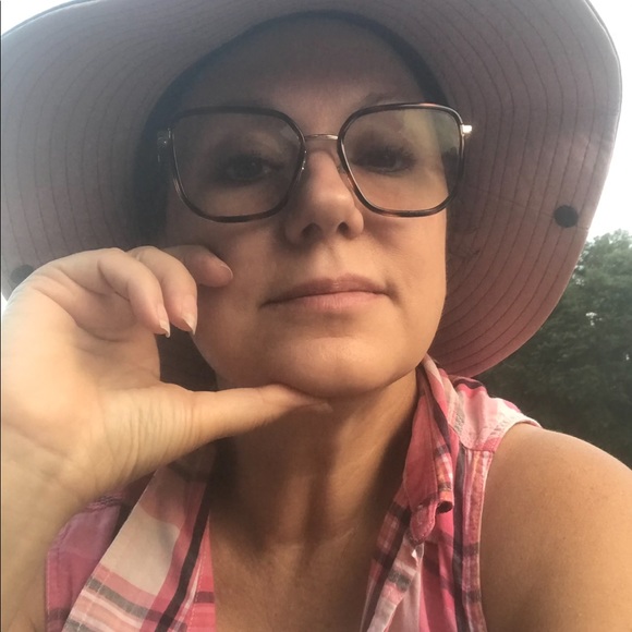 🌻 Welcome to my closet. 🌻 - Picture 15 of 16